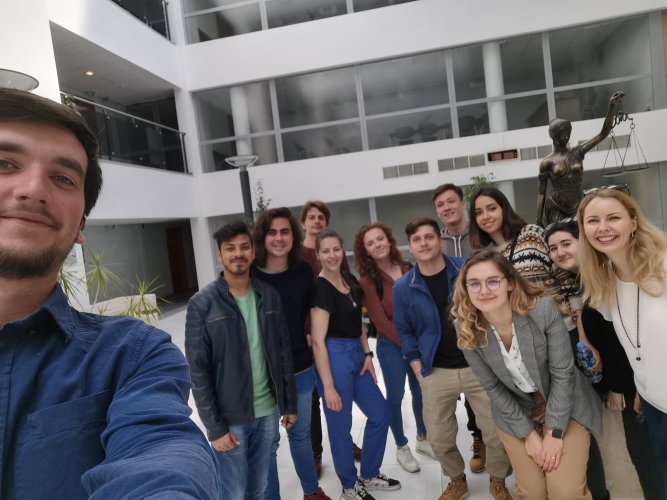 Teisme lankėsi iš užsienio šalių atvykę studentai