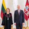 Teisėja J.Liauksminaitė su Prezidentu G.Nausėda. Lietuvos Respublikos Prezidento kanceliarijos nuotrauka /Robertas Dačkus.
