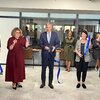 VIlniaus miesto apylinkės teismo pirmininkė V.Šelmienė, Norvegijos ambasadorius Lietuvoje Atle Konta Midttun, NTA direktoriaus pavaduotoja V.Petravičienė ir Teisėjų tarybos pirmininkė S.Rudėnaitė nukirpo simbolinę rekonstrukcijos darbų pabaigtuvių juostelę.