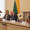 Teismo pirmininkės pavaduotojas J.Maciejevski konferencijoje skaitė pranešimą/ NTA nuotr.